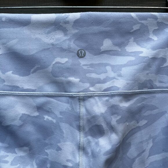 Lululemon High Rise Wunder Under Pale Lavender Gray White Camo Pattern, Size 10 - Picture 3 of 4